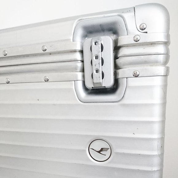 RIMOWA + LUFTHANSA + LEICA - Picture 5 of 16
